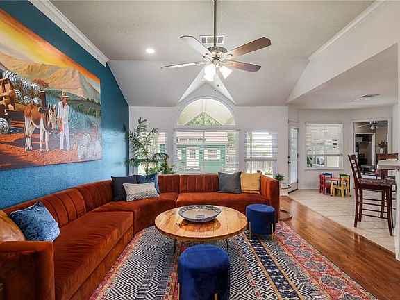 4th image of 1012 Pioneer Bend Dr