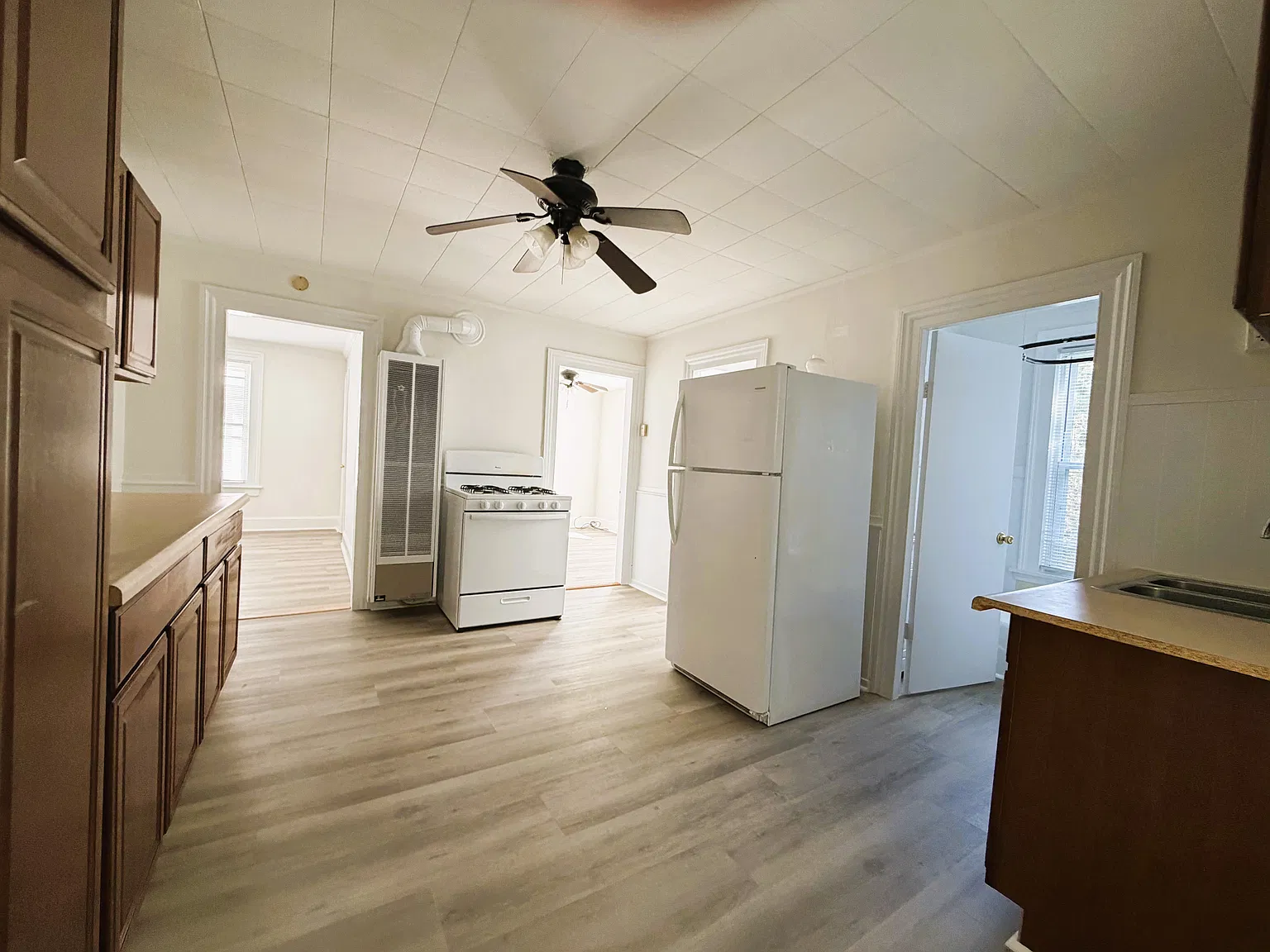 2 bed, 1000 sqft, $1,350 — Photo 4