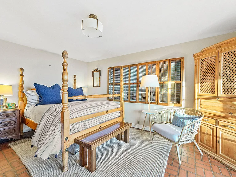 2315 Finney St — Photo 17
