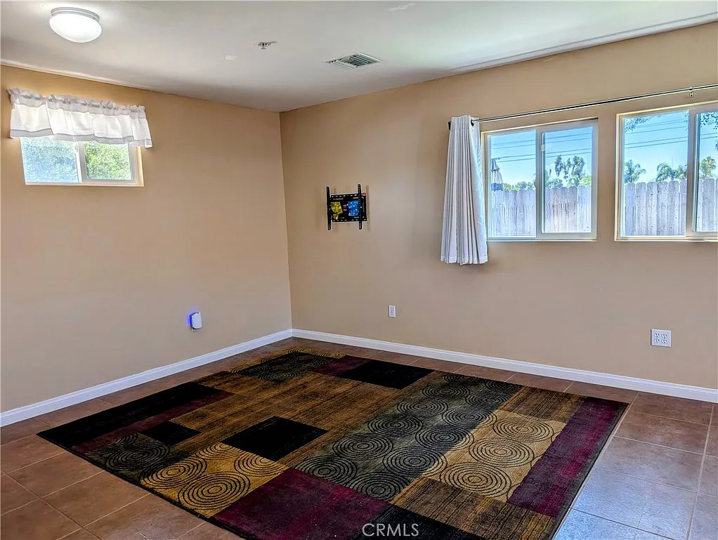 1 bed, 900 sqft, $1,995 — Photo 4