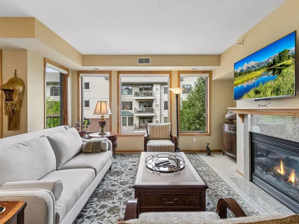 5225 Grandview Sq APT 308, Edina, MN 55436