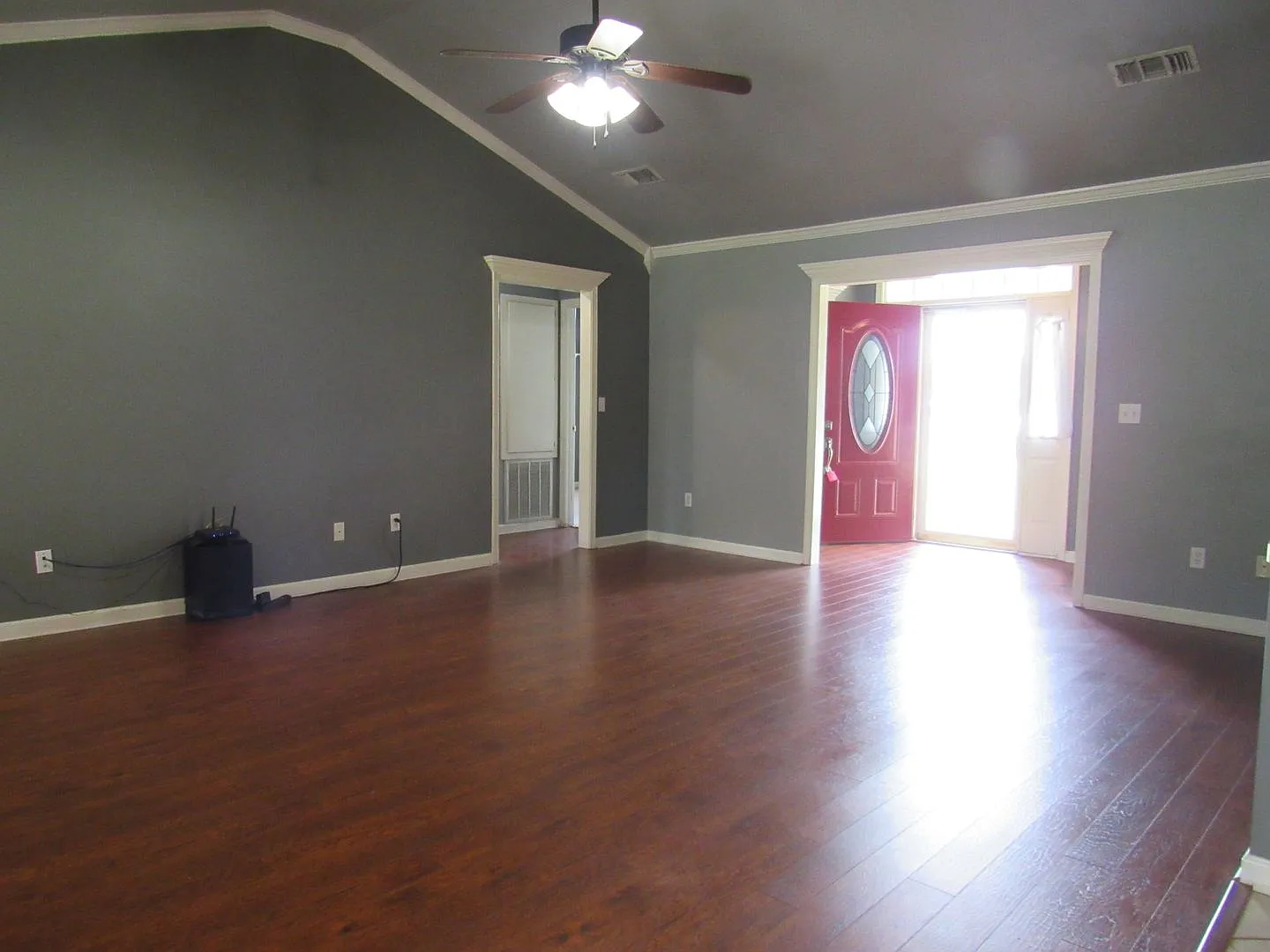 3 bed, 2.0 bath, 1959 sqft, $1,850 — Photo 4