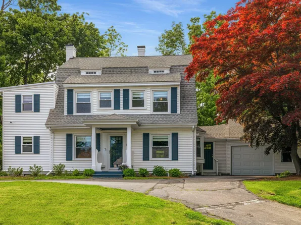 17 Traip Avenue, Kittery, ME 03904