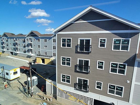 3rd image of 556 Main St #6cdbbdd23