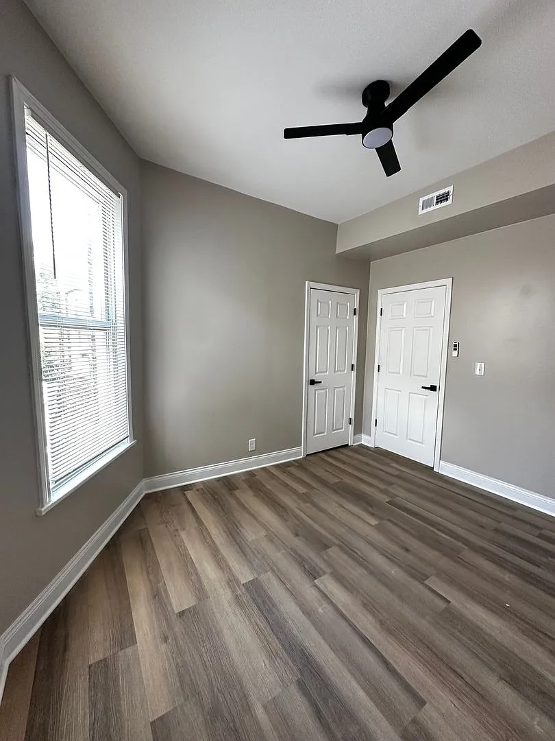 Spacious 4BR - 2 Bath — Photo 4