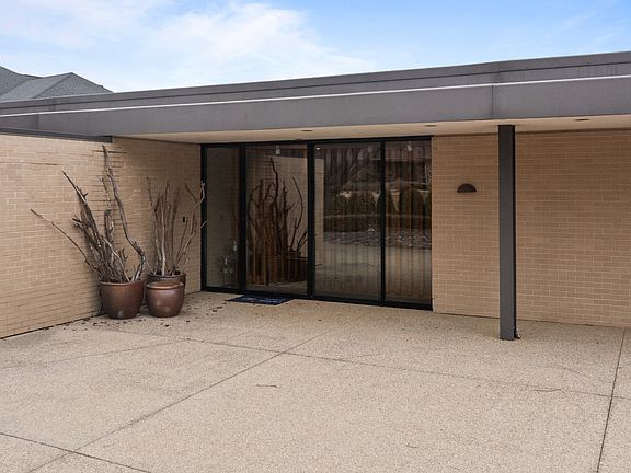 2nd image of 66 Watergate Rd