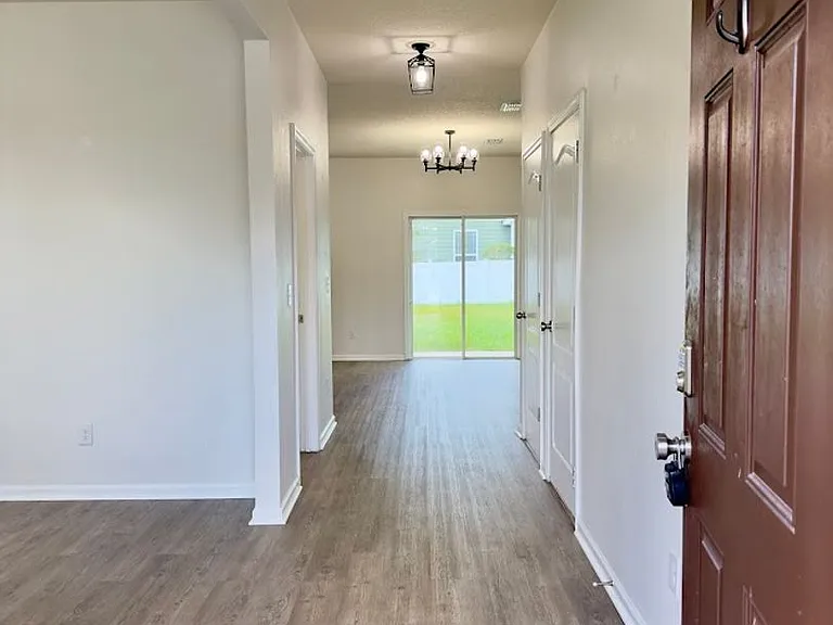 101 Cedar Breeze Dr — Photo 2