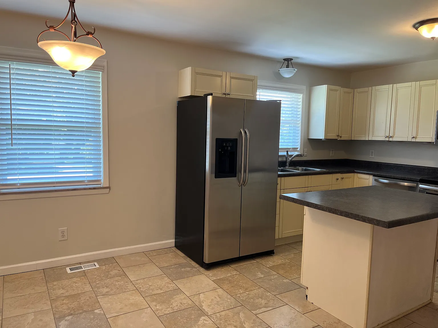 1751 Linda Ln — Photo 2