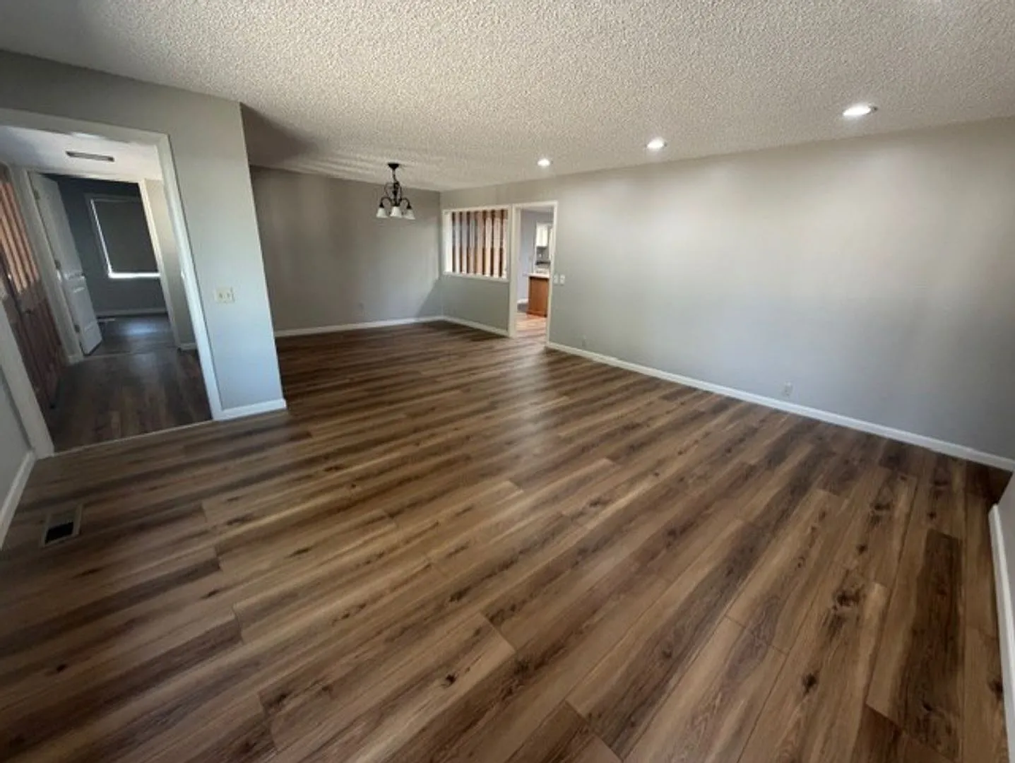 3 Beedroom 3.5 Bath House with Detached Unit — Photo 3