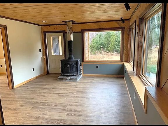 3rd image of 90 Mount Mica Rd
