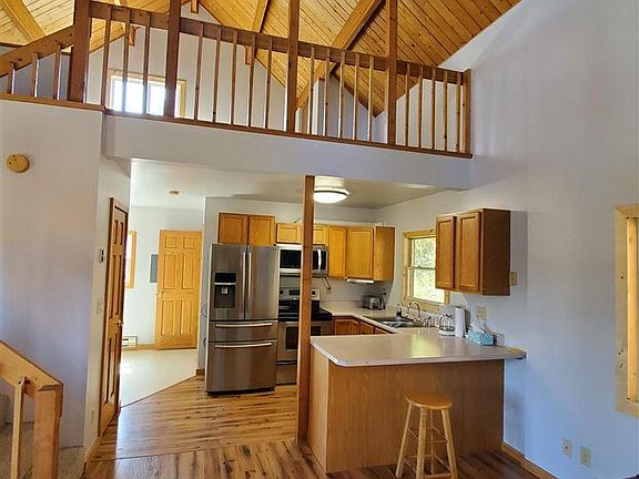 4th image of 476 Robinson Dr