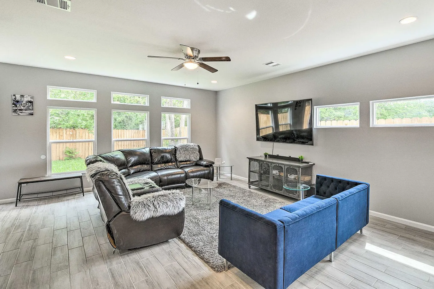 3 bed, 2.0 bath, 1883 sqft, $4,902 — Photo 2
