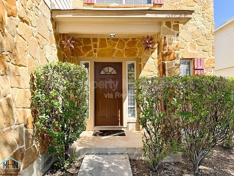 5630 Sendero Spg — Photo 2