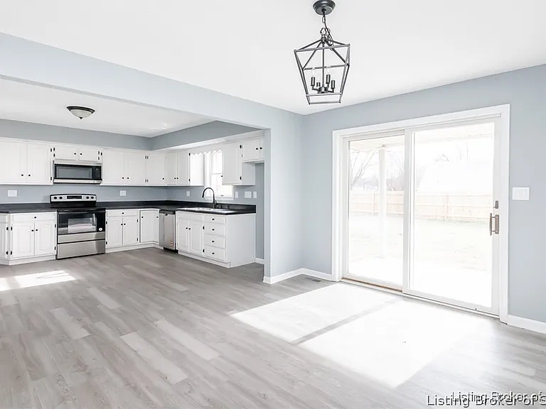 8109 Old State Road 60 — Photo 18