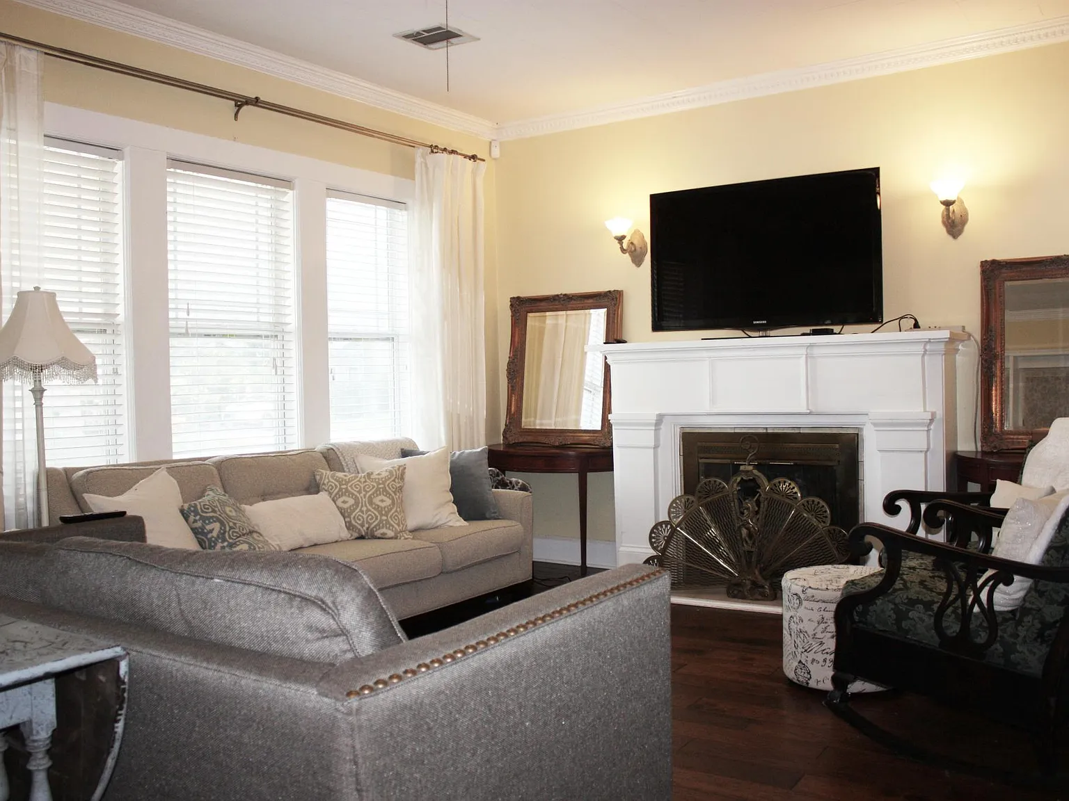 3 bed, 3.5 bath, 1700 sqft, $1,800 — Photo 2
