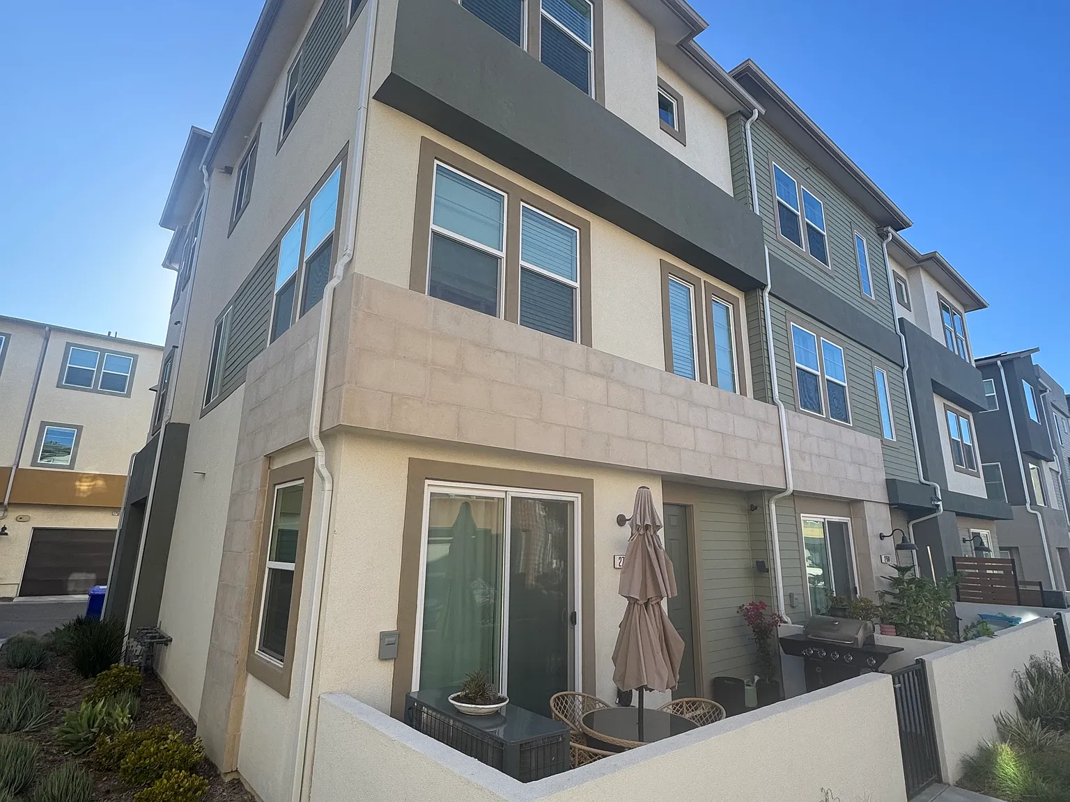 4 bed, 3.5 bath, 2056 sqft, $5,100 — Photo 4
