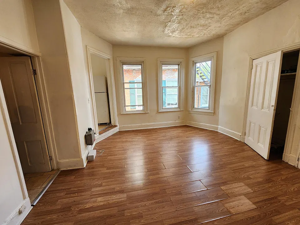 11 E Elm St #2