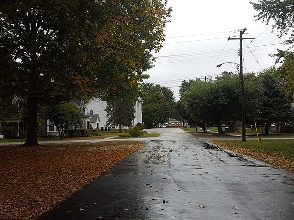 4th image of 315 W Pleasant St