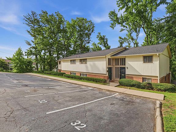 3rd image of 32 Briarglen Pl