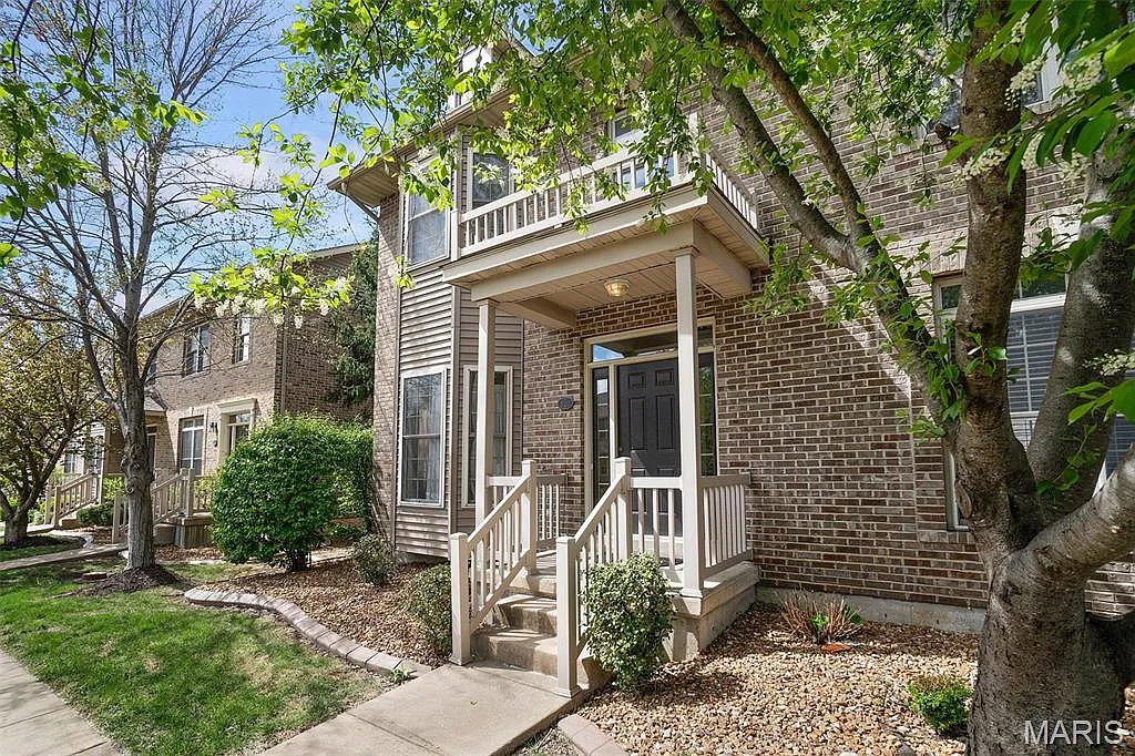 2 bed, 3.5 bath, 1608 sqft, $2,200 — Photo 2