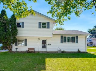 1295 Mohegan Trl, Willoughby, OH 44094