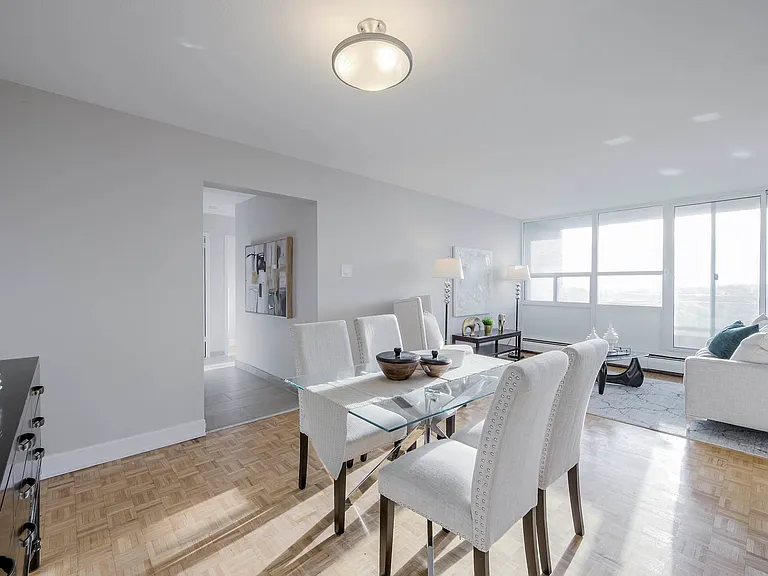 1130 Queens Ave — Photo 5