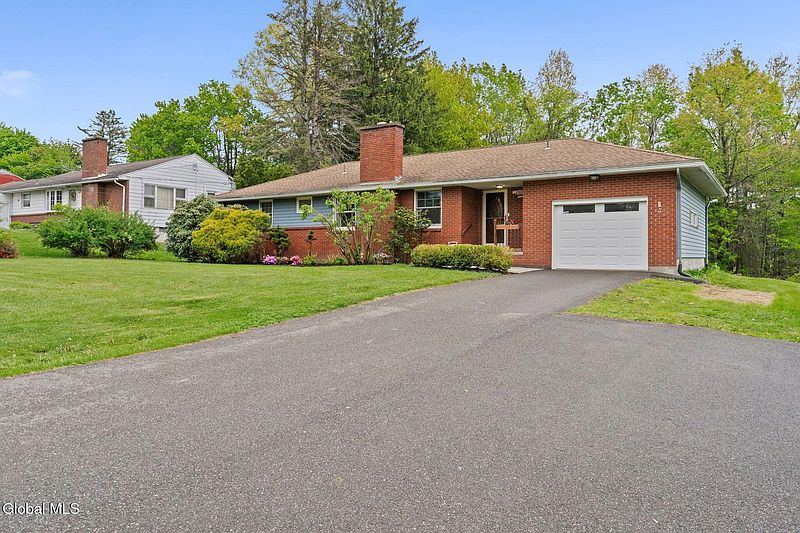 2nd image of 19 Sylvan Lane