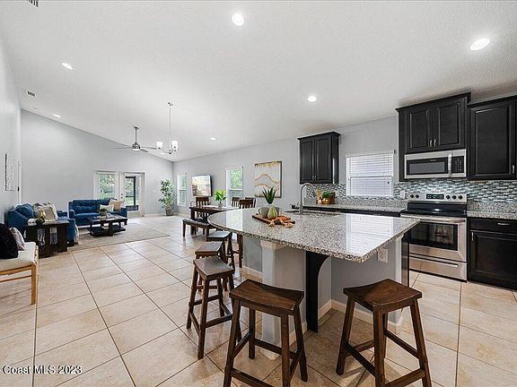 5th image of 662 Dillard Dr SE