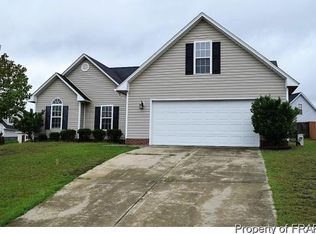 625 Sunpointe Dr, Hope Mills, NC 28348