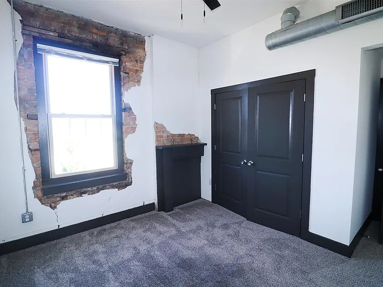2611 Vine St — Photo 9