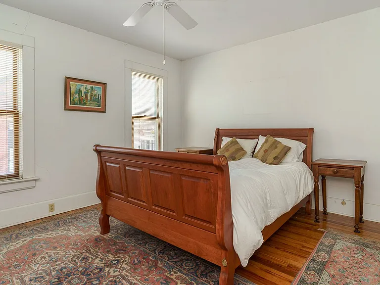 Unique 2 Bedroom in German Village — Photo 25