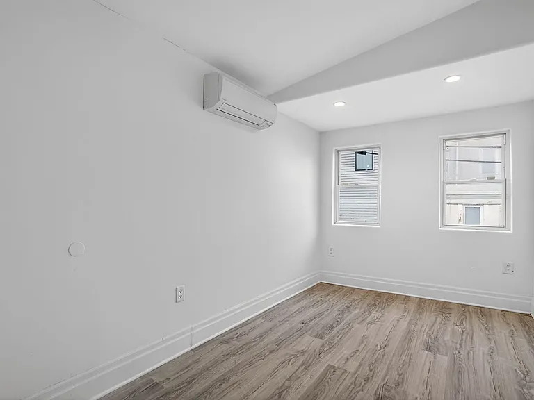 1302 N Dover St — Photo 32