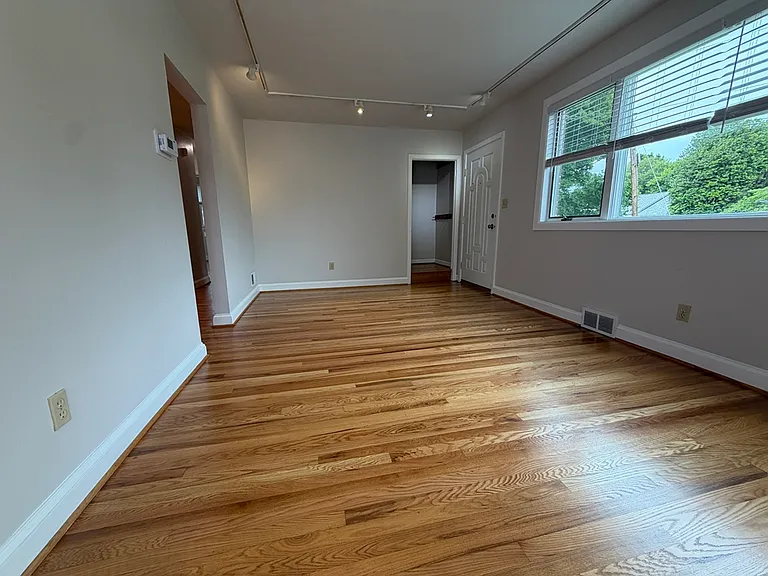 126 Median Dr — Photo 8