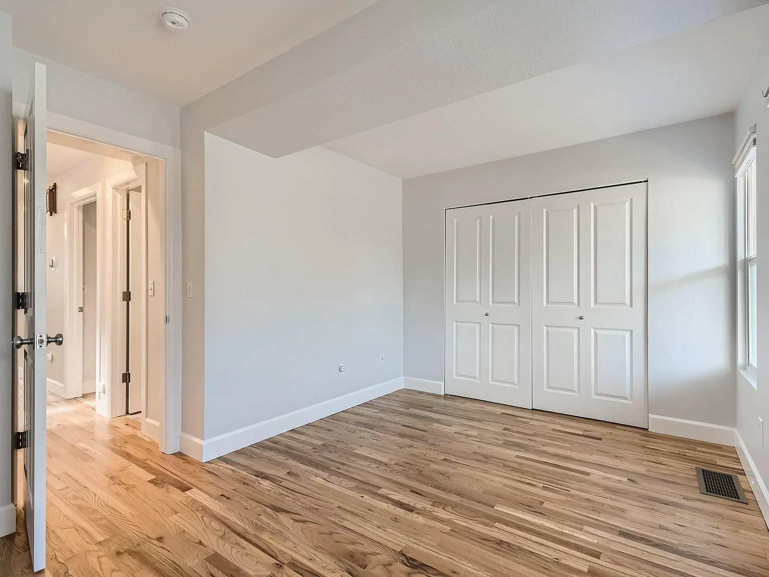3 bed, 1236 sqft, $3,445 — Photo 4