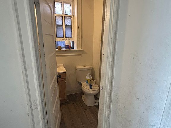 4th image of 4129 Turner Ave