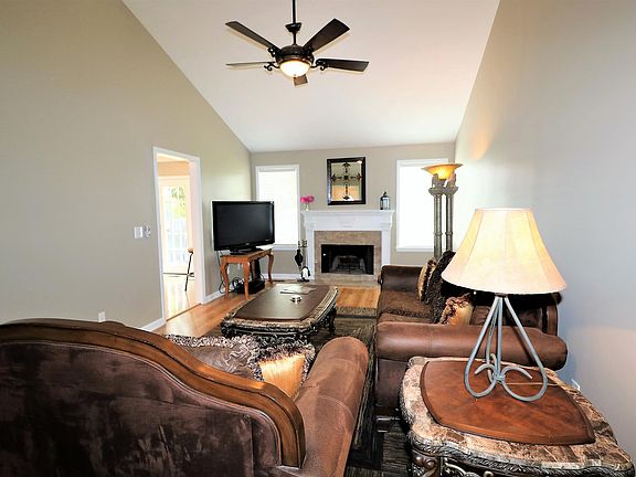 5th image of 2801 Biggers Dr