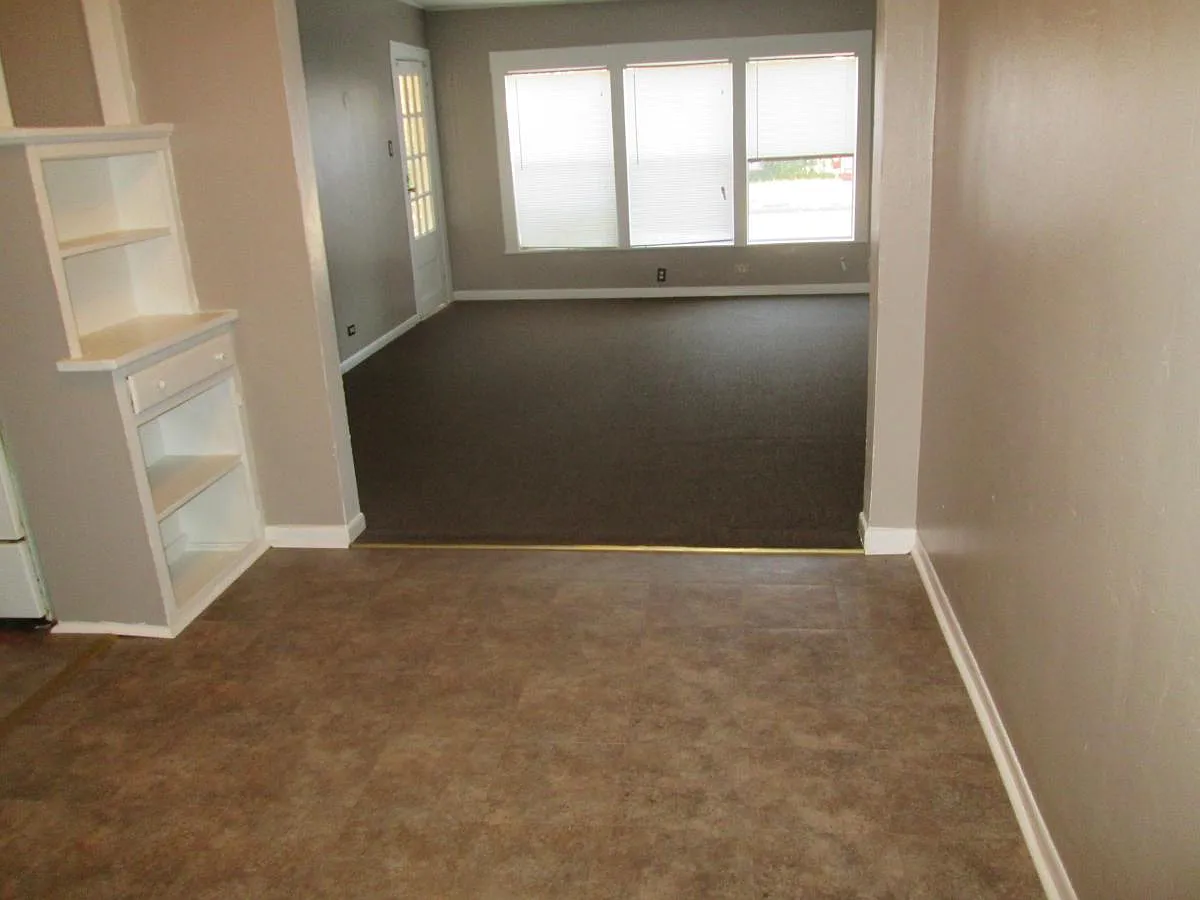2 bed, 950 sqft, $1,100 — Photo 3