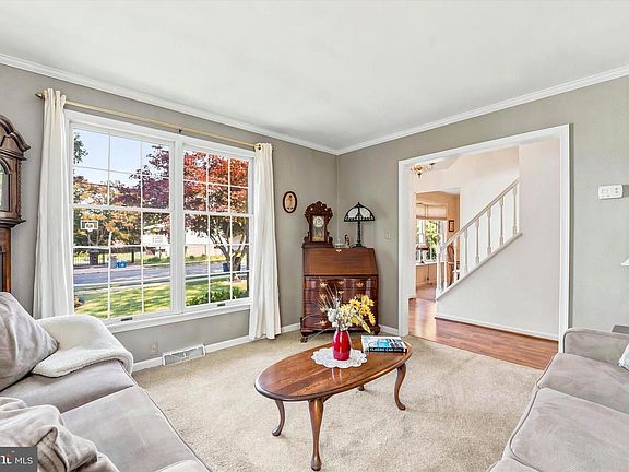 4th image of 1811 Winton Ave