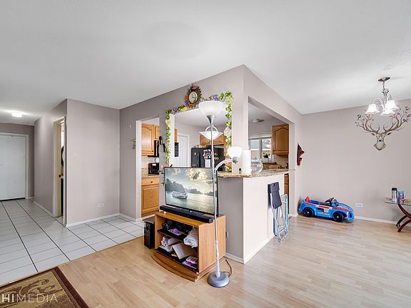 5th image of 321 Maplewood Ct APT B1
