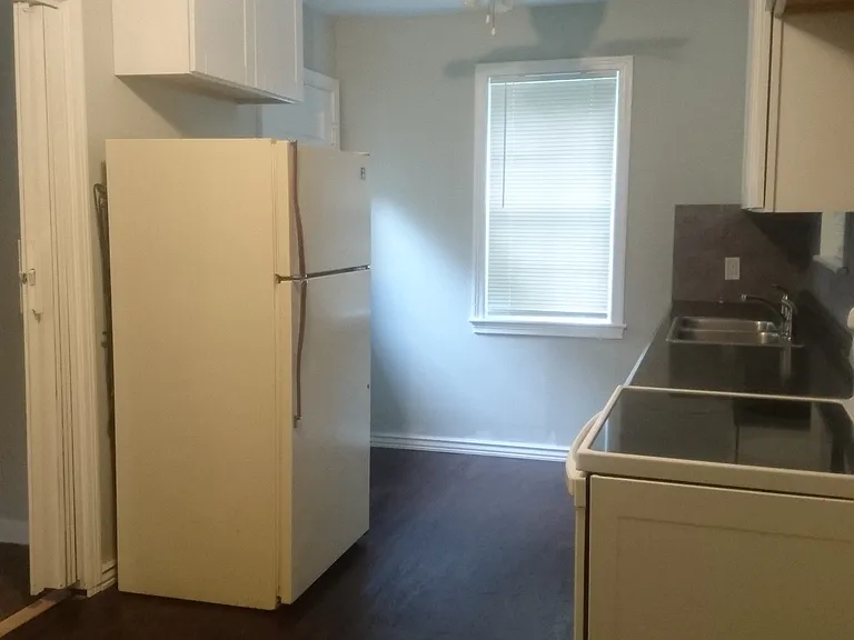 1013 E Louisiana St — Photo 4