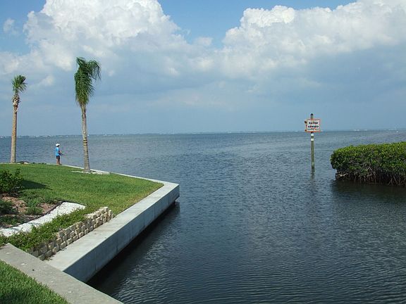 Easy bay access.
