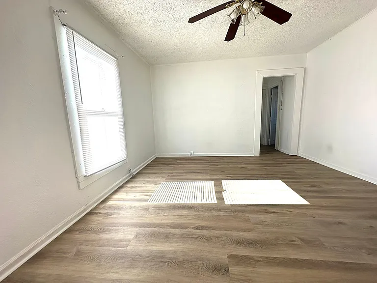 731 Vermont Ave — Photo 8
