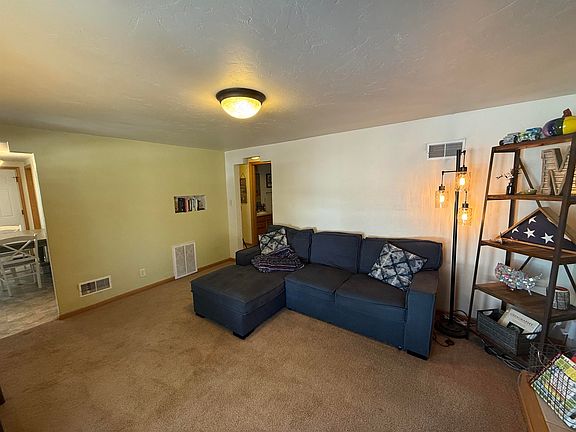 3rd image of 1631 W Spring St