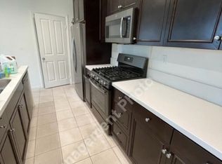 379 Calistoga Rd, Camarillo, CA 93010