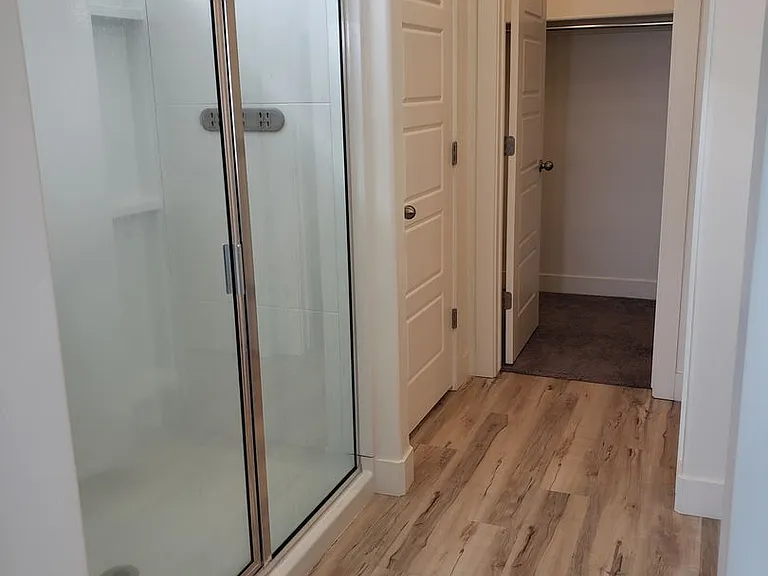 1033 S Vine St — Photo 23