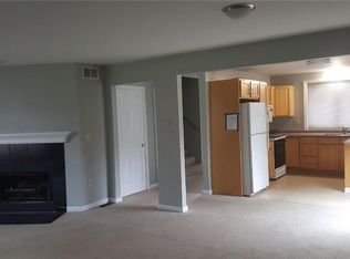 16 Lebanon Sq, Mansfield, CT 06250