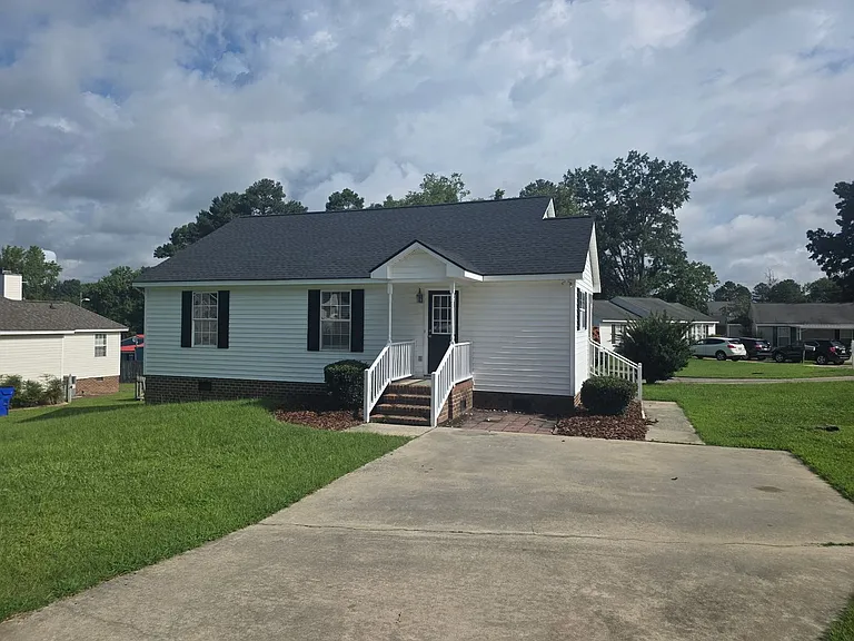 122 Tonya Ct — Photo 2