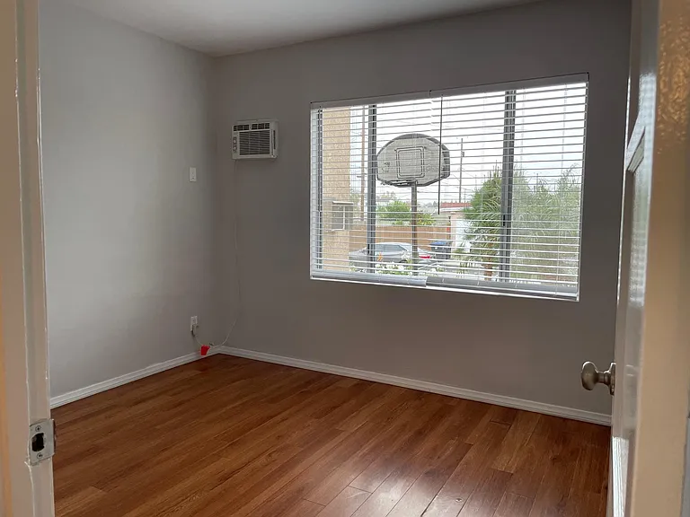 1500 N Buena Vista St #B — Photo 13