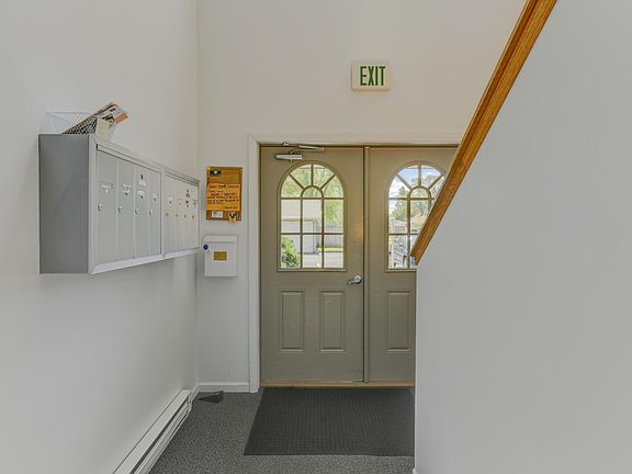 2nd image of 2515 Longwood Dr #102