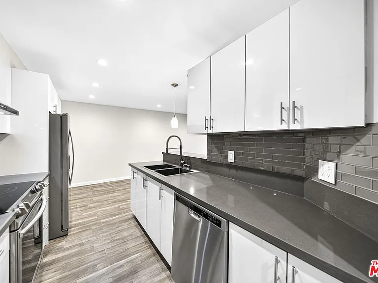 911 N Kings Rd #112 — Photo 12